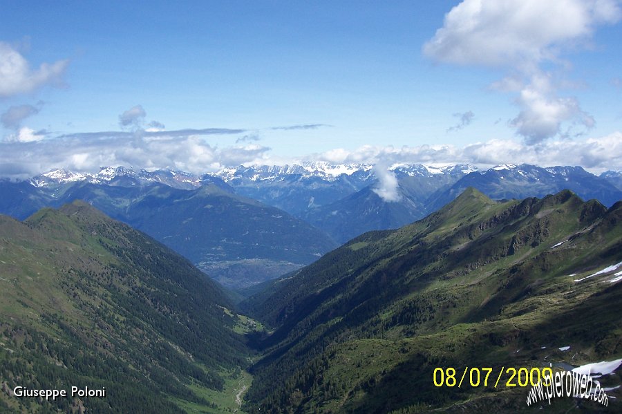 08 dalla vallata, uno sguardo verso le Alpi .jpg